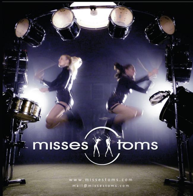 Misses toms booking foto futuristic showact