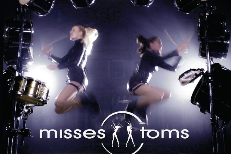 Misses toms booking foto futuristic showact