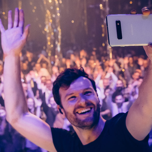 Samsung GalaxyS10 Event mit Glasperlenspiel