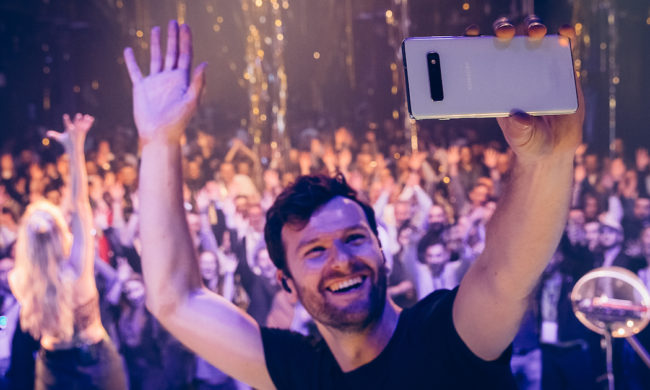 Samsung GalaxyS10 Event mit Glasperlenspiel