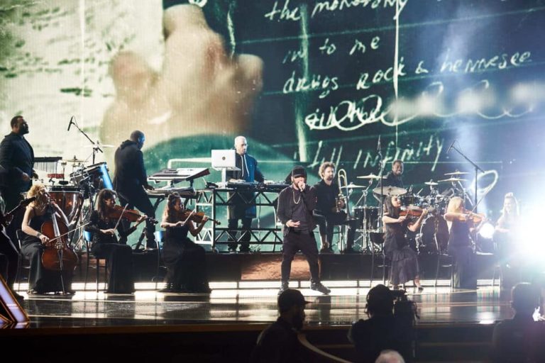 February 9, 2020, Hollywood, California, USA: Eminem performs during the live ABC telecast of the 92nd Oscars at the Dol Eminem Live on stage mit Band - Artist Relations Manager Stefan Lohmann