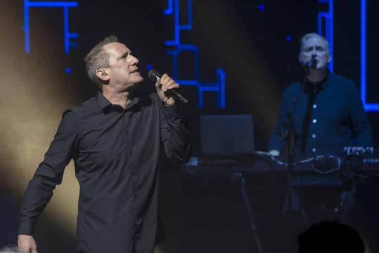 Die britische Synthie Pop Band OMD – Orchestral Manoeuvres in the Dark – mit Sänger und Gitarrist Andy McCluskey (geb. 2 OMD Booking Stefan Lohmann International Artist Relations