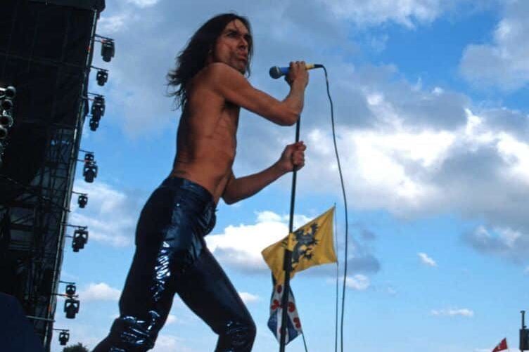 S‰nger Iggy Pop w‰hrend eines Konzertes im Rahmen des Roskilde-Festivals Iggy Pop Booking - Stefan Lohmann Artist Relations Management