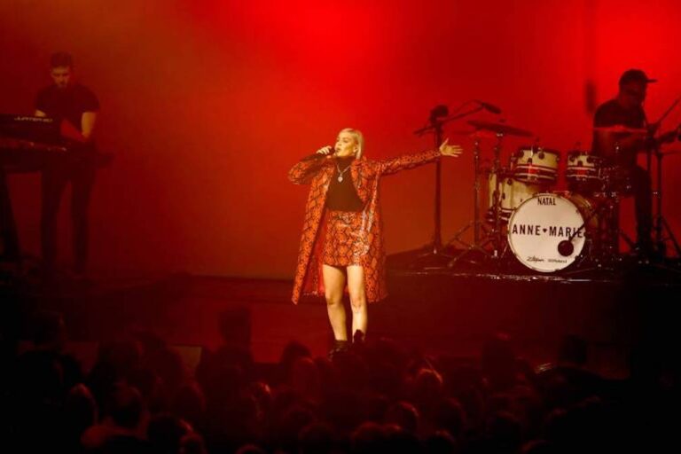 Anne Marie bei der 19 Verleihung der 1Live Krone 2018 in der Jahrhunderthalle Bochum 06 12 2018 *